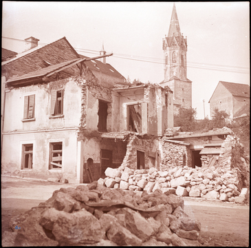 Ruševine hiš v Novem mestu_1944_MK INDOK center